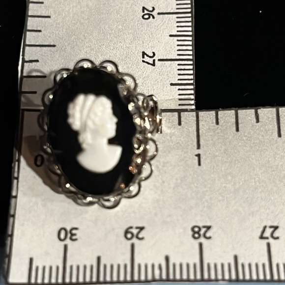 Vintage cameo brooch - Picture 3 of 3